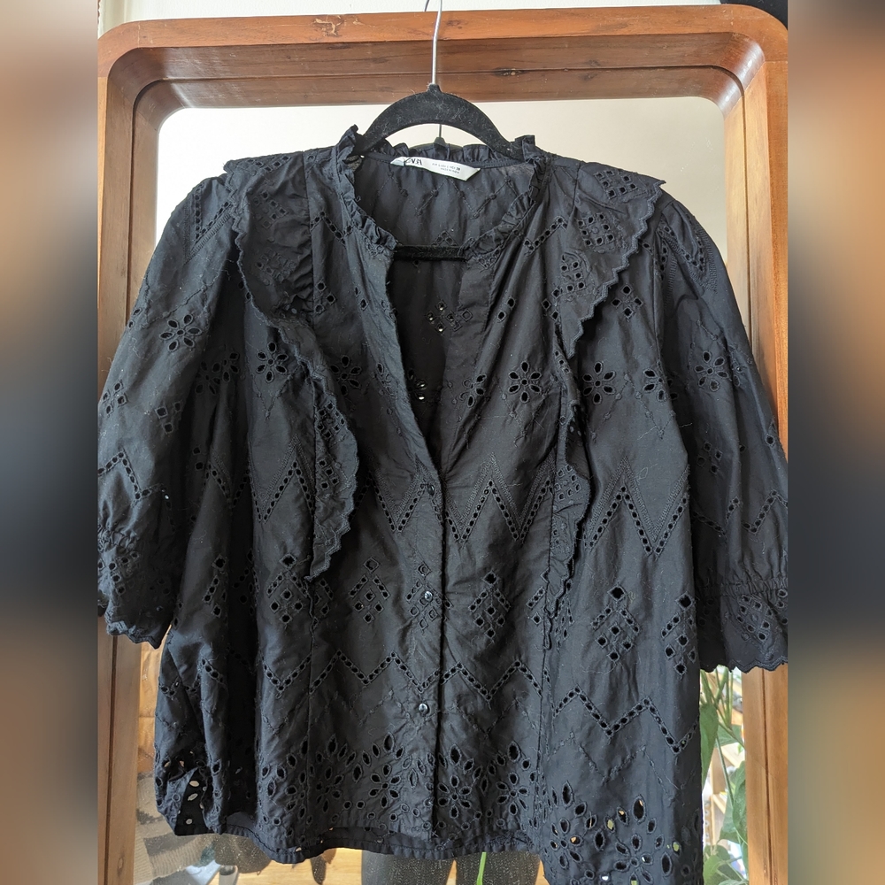 Zara eyelit black top size L